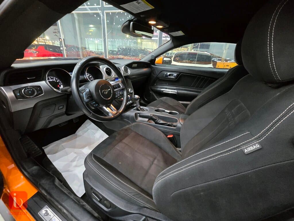 Ford Mustang GT 6