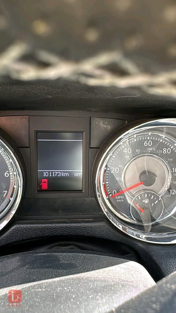 Dodge Caravan SXT — photo 7