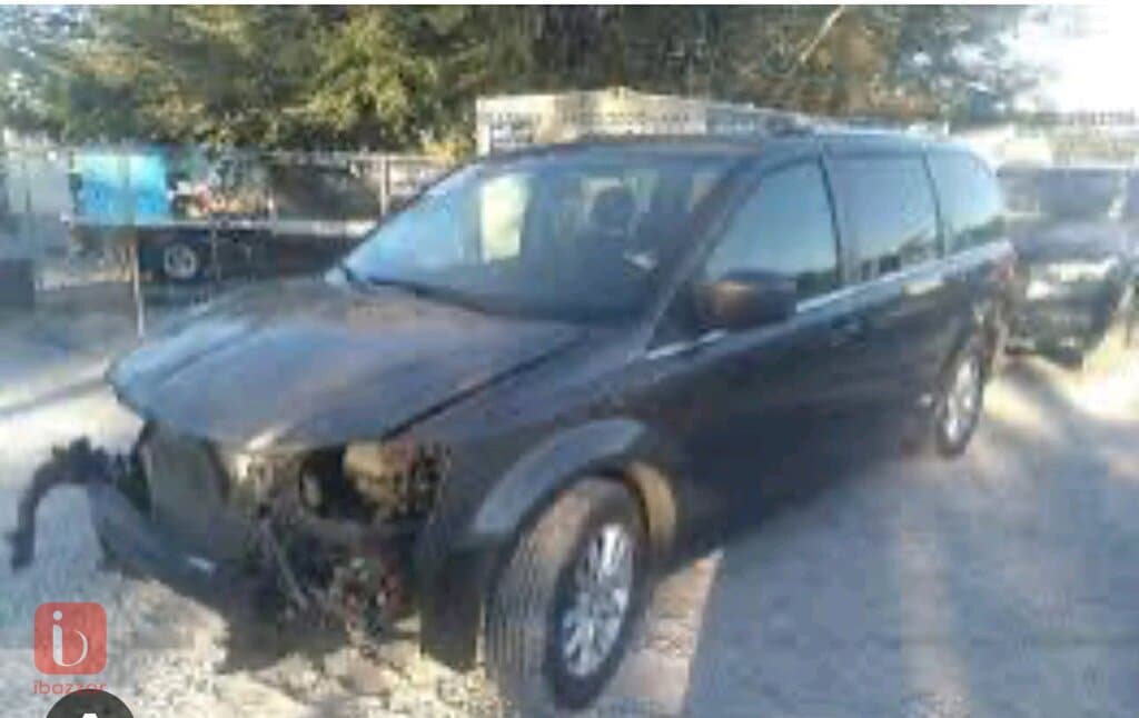 Dodge Caravan SXT — photo 8