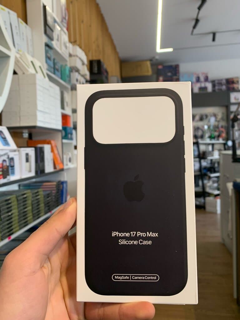 iPhone 17 Pro Max Silicone Case with MagSafe – Black 4