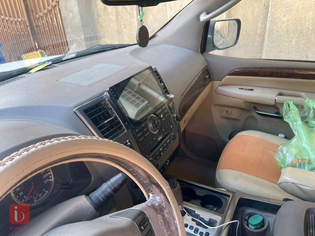 Nissan Armada SE 8