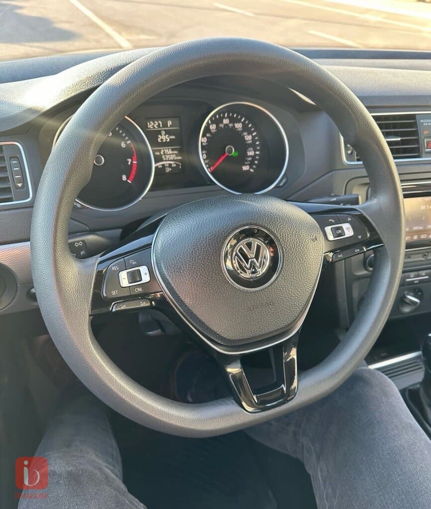 Volkswagen Jetta SE 10