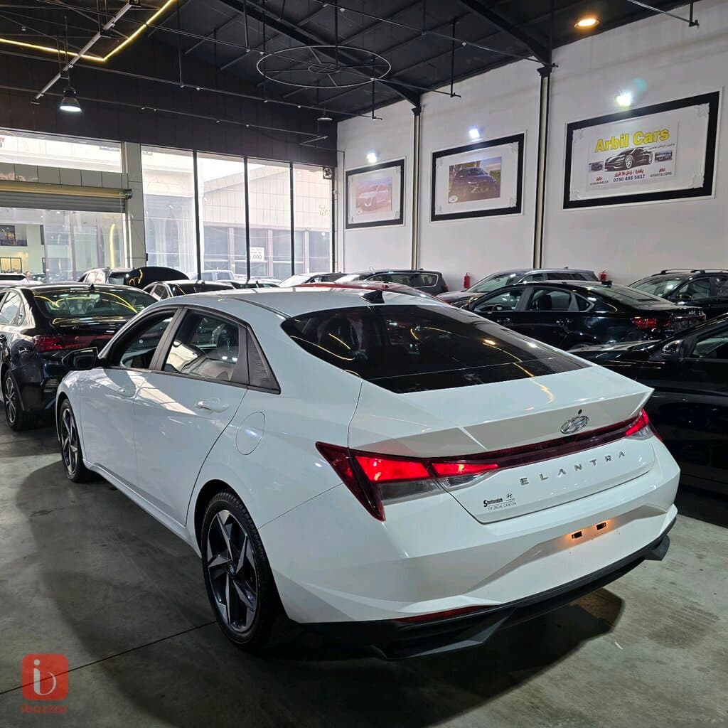Hyundai Elantra 5