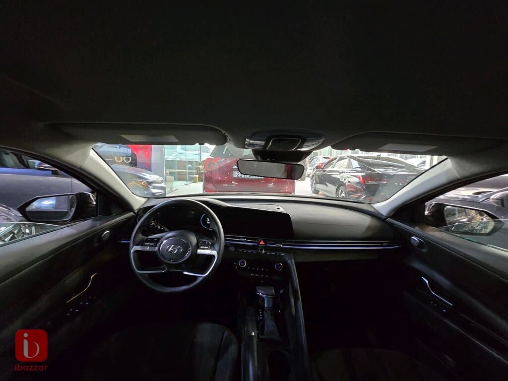 Hyundai Elantra 6