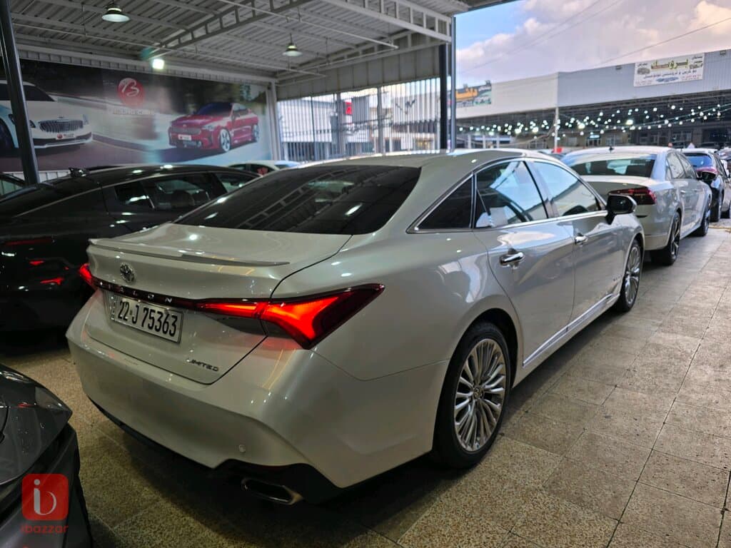 Toyota Avalon Limited 3