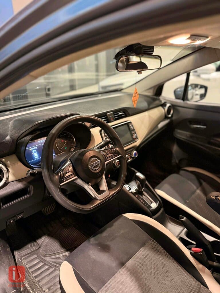 Nissan Versa 8