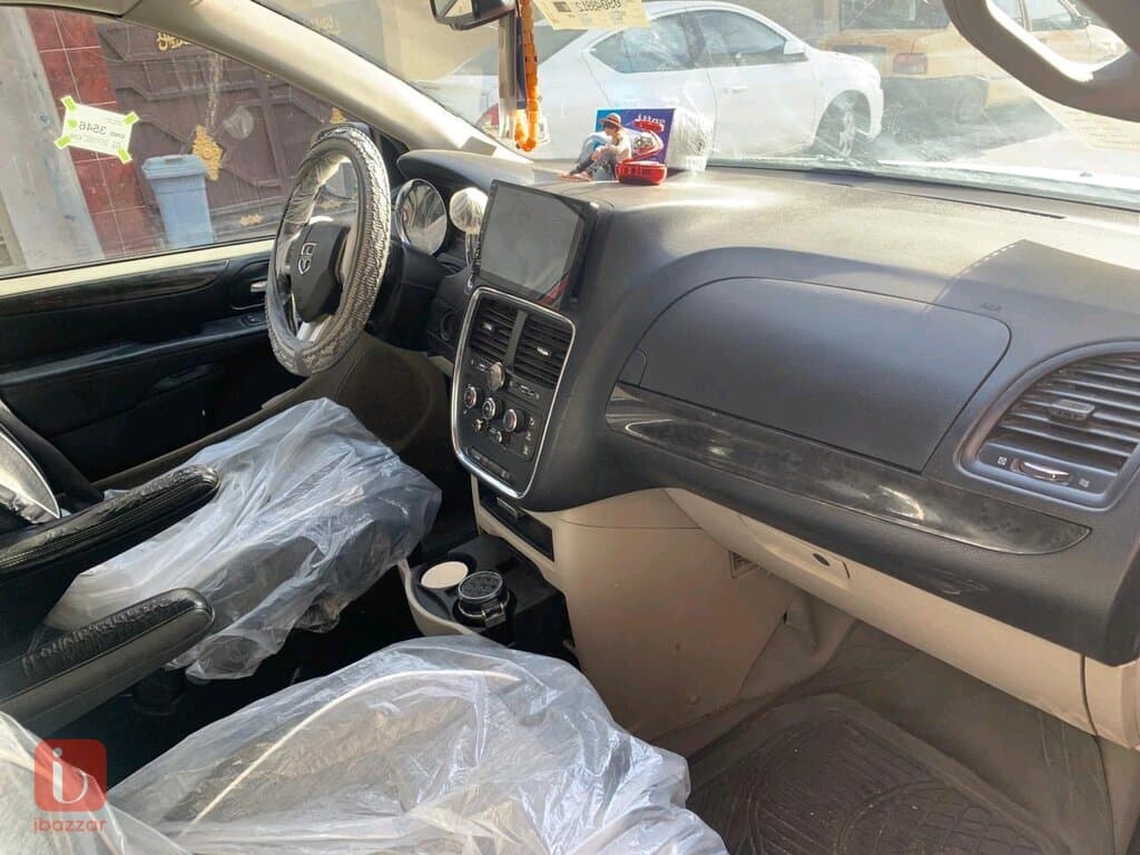 Dodge Caravan — photo 5