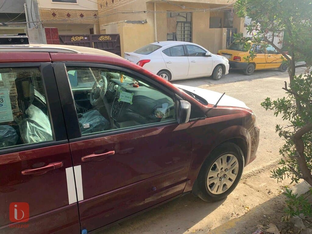 Dodge Caravan — photo 7
