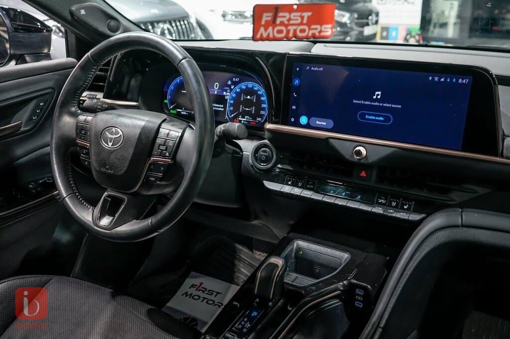 Toyota Crown Limited 8