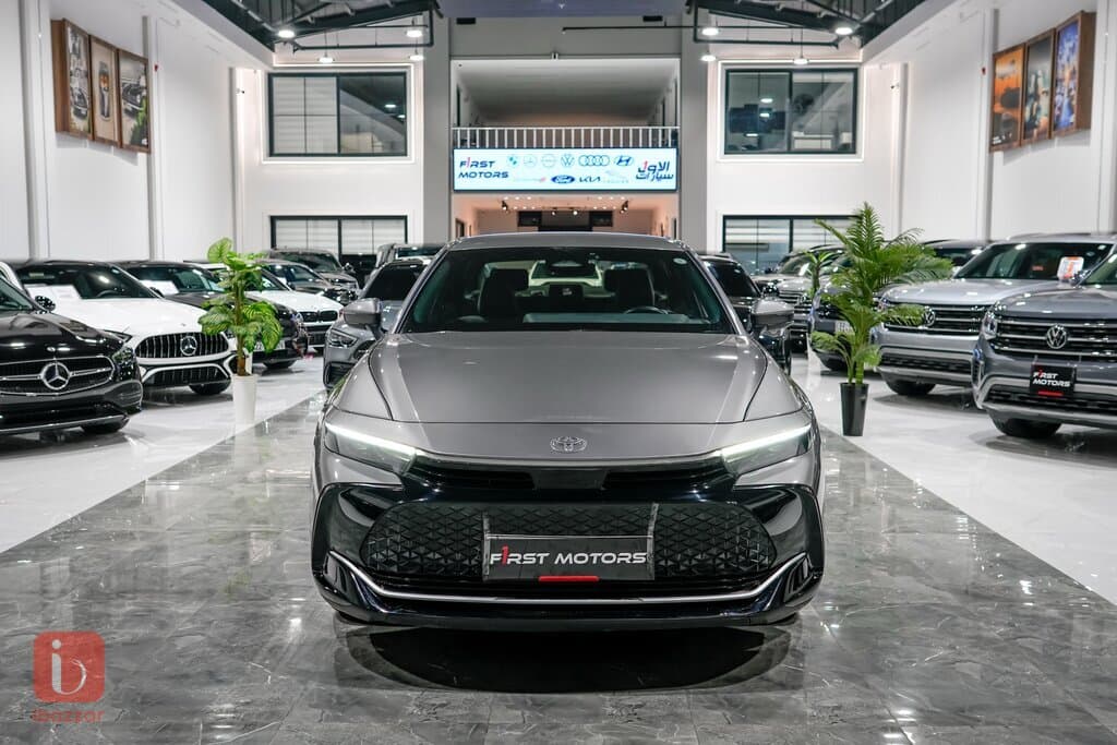 Toyota Crown XLE 2