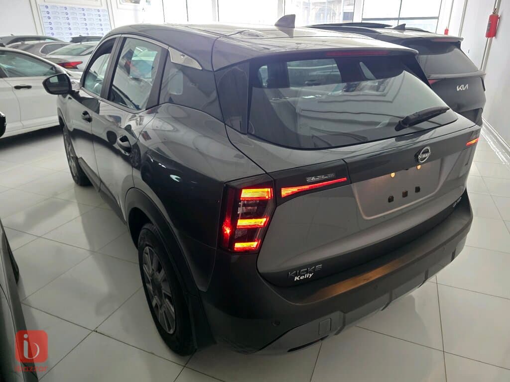 Nissan Kicks S 3