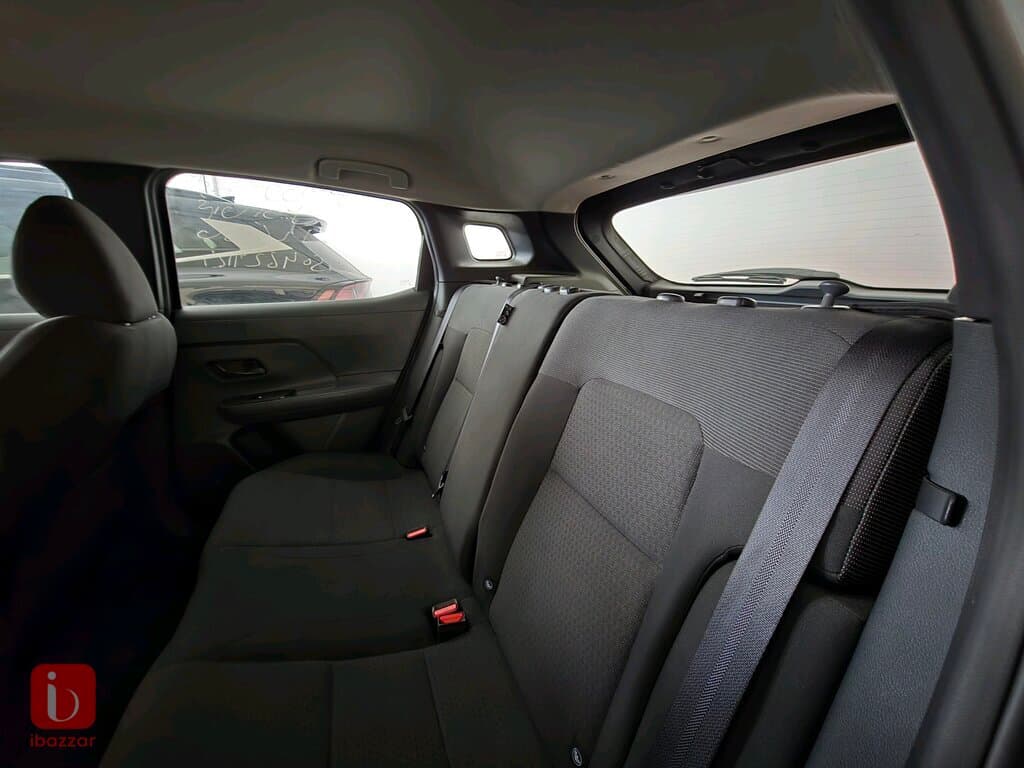Nissan Kicks S 5