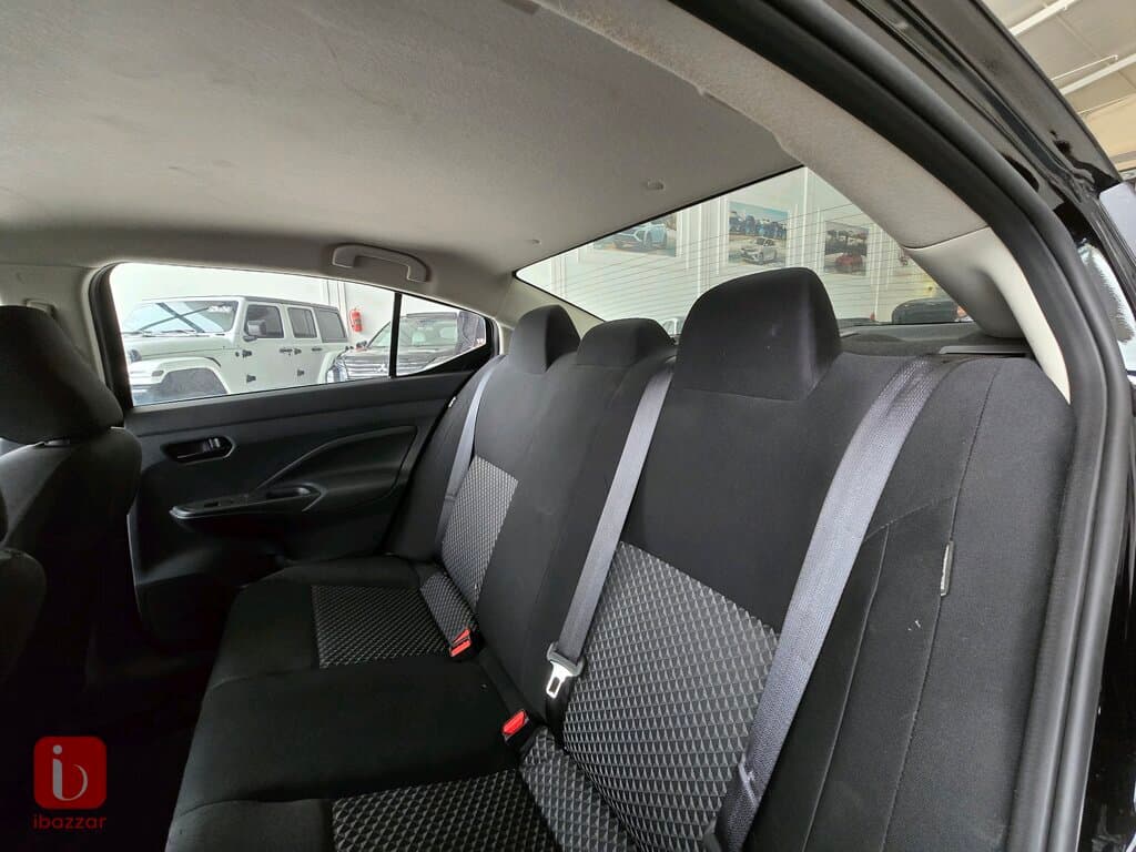 Nissan Versa 5