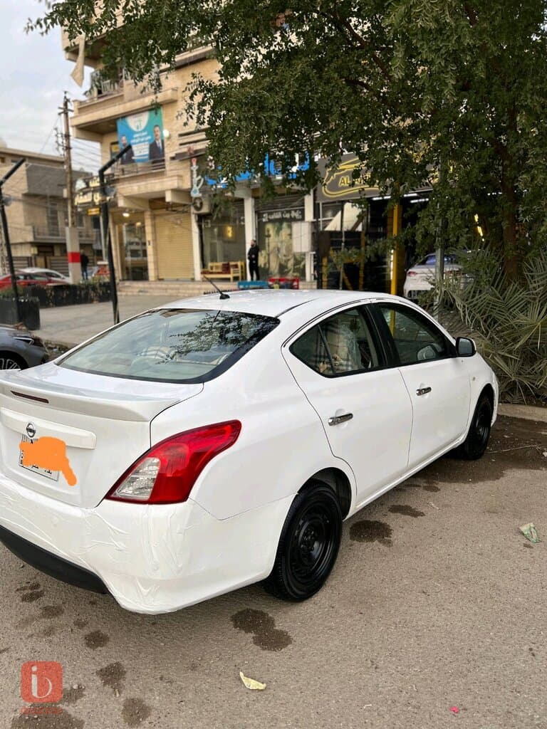 Nissan Sunny 4