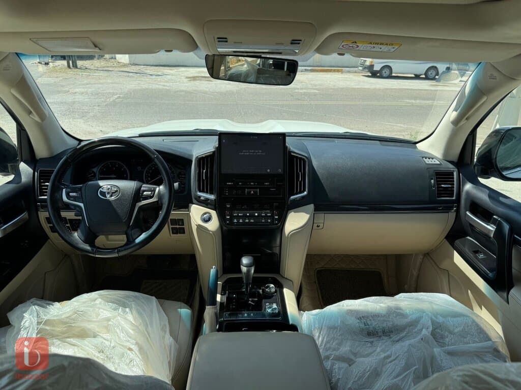 Toyota Land Cruiser GXR 13