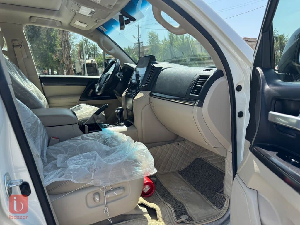 Toyota Land Cruiser GXR 9