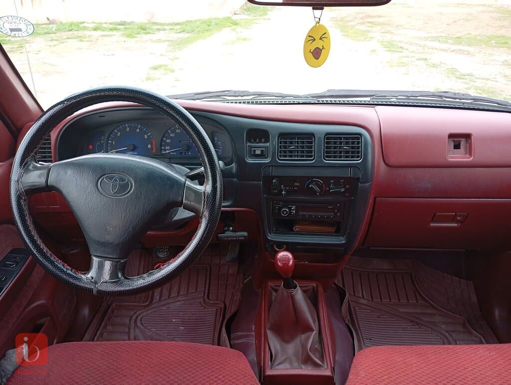 Toyota Hilux 4