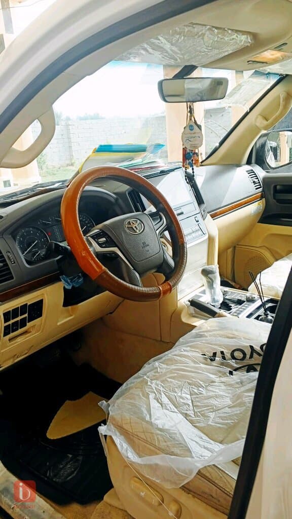Toyota Land Cruiser GXR 4