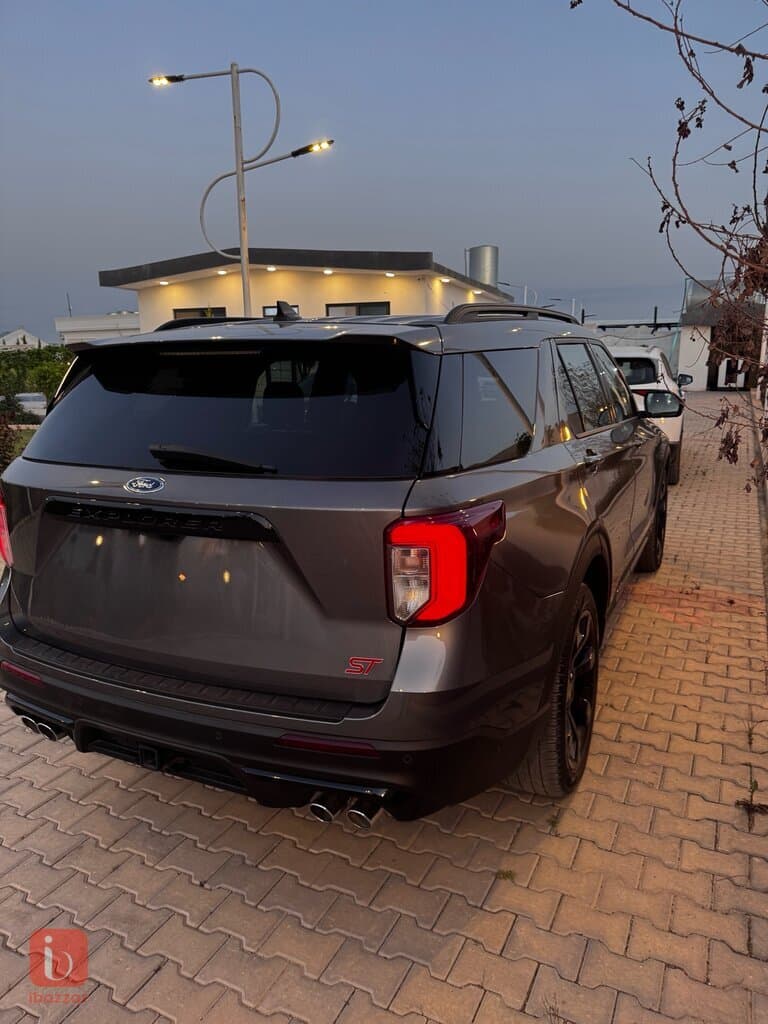 Ford Explorer ST 4