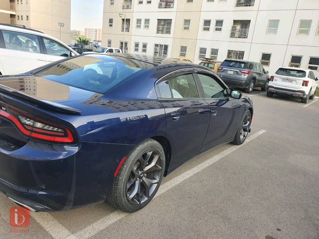 Dodge Charger SXT 2