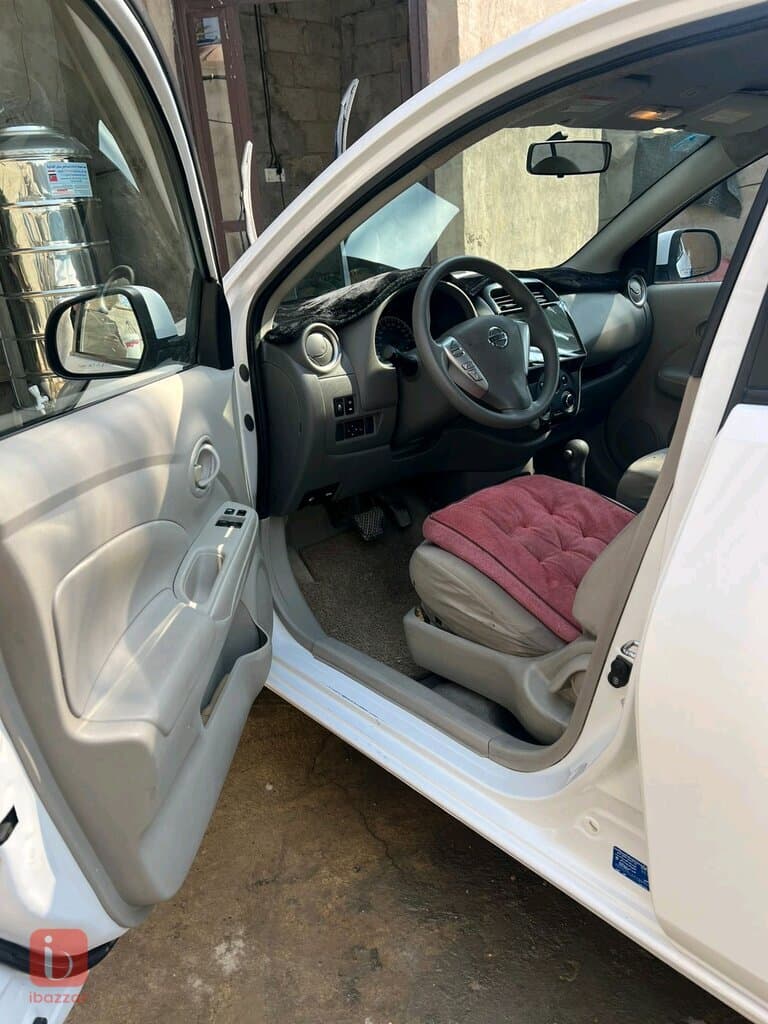 Nissan Sunny Base 5