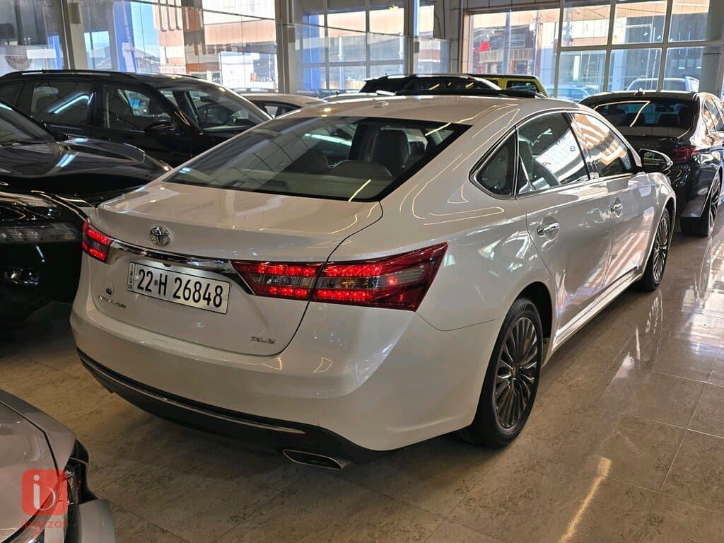 Toyota Avalon XLE 3