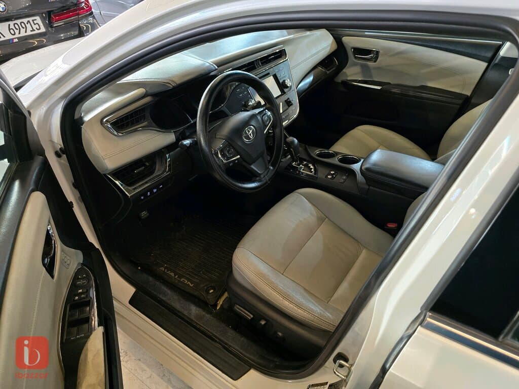Toyota Avalon XLE 10