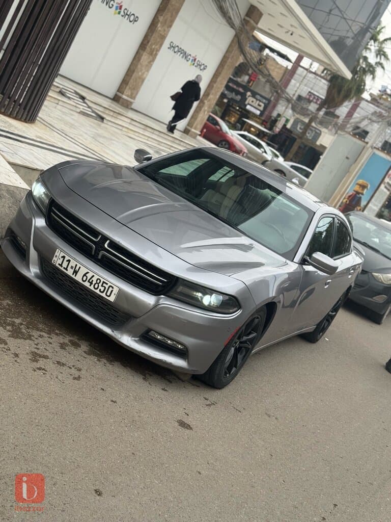Dodge Charger SXT 2