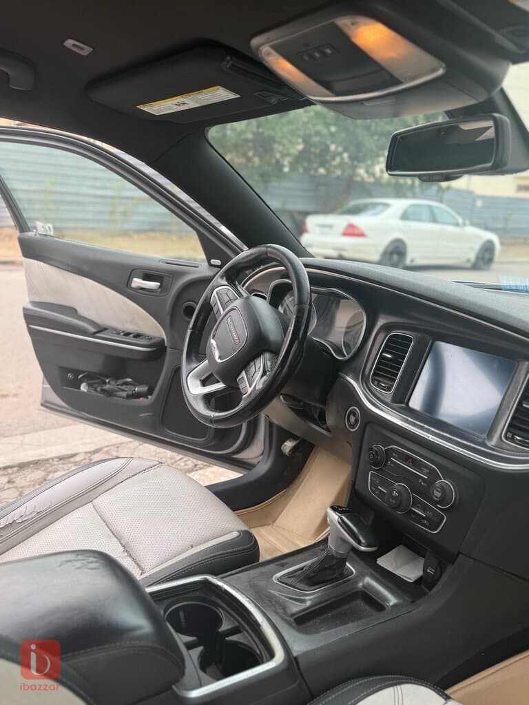 Dodge Charger SXT 7