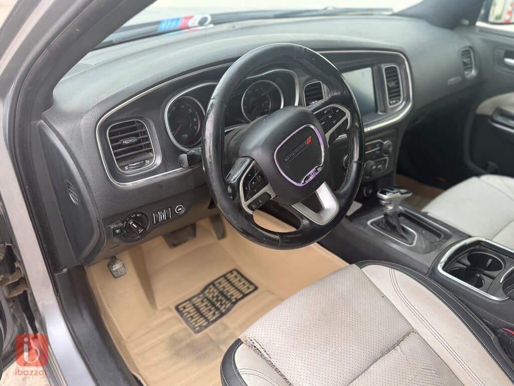 Dodge Charger SXT 8
