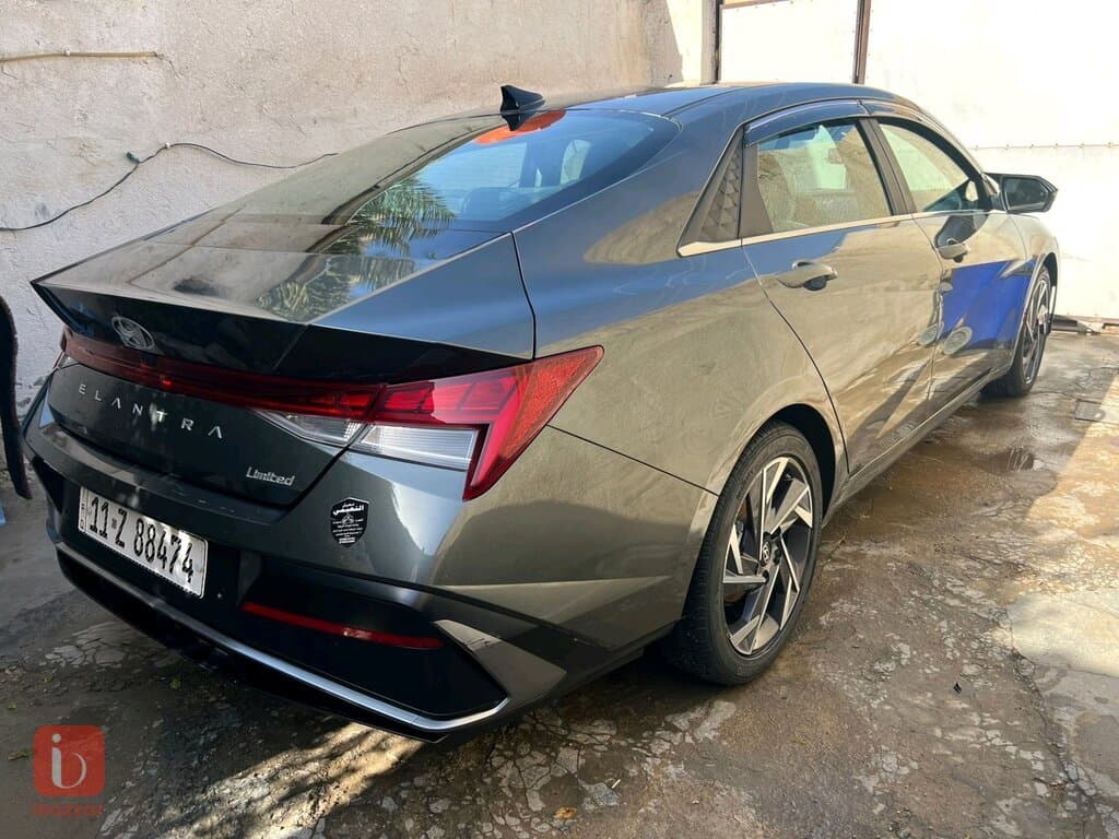 Hyundai Elantra Standard