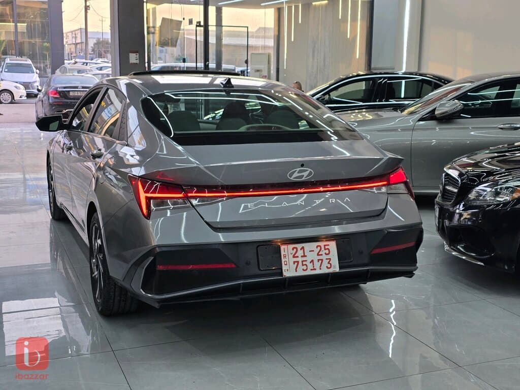 Hyundai Elantra 4