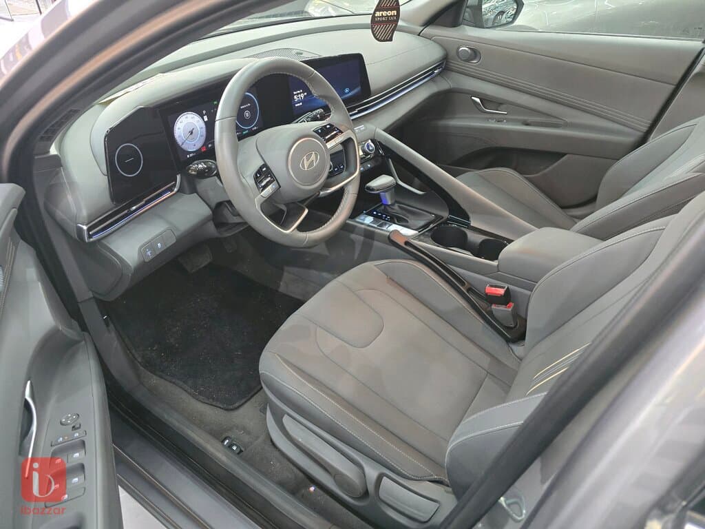 Hyundai Elantra 6