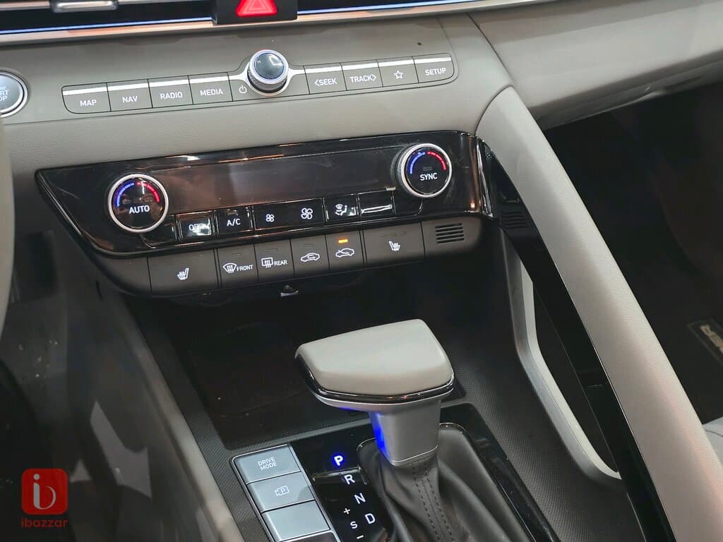 Hyundai Elantra 8