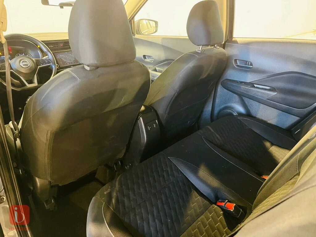 Nissan Kicks SV 7