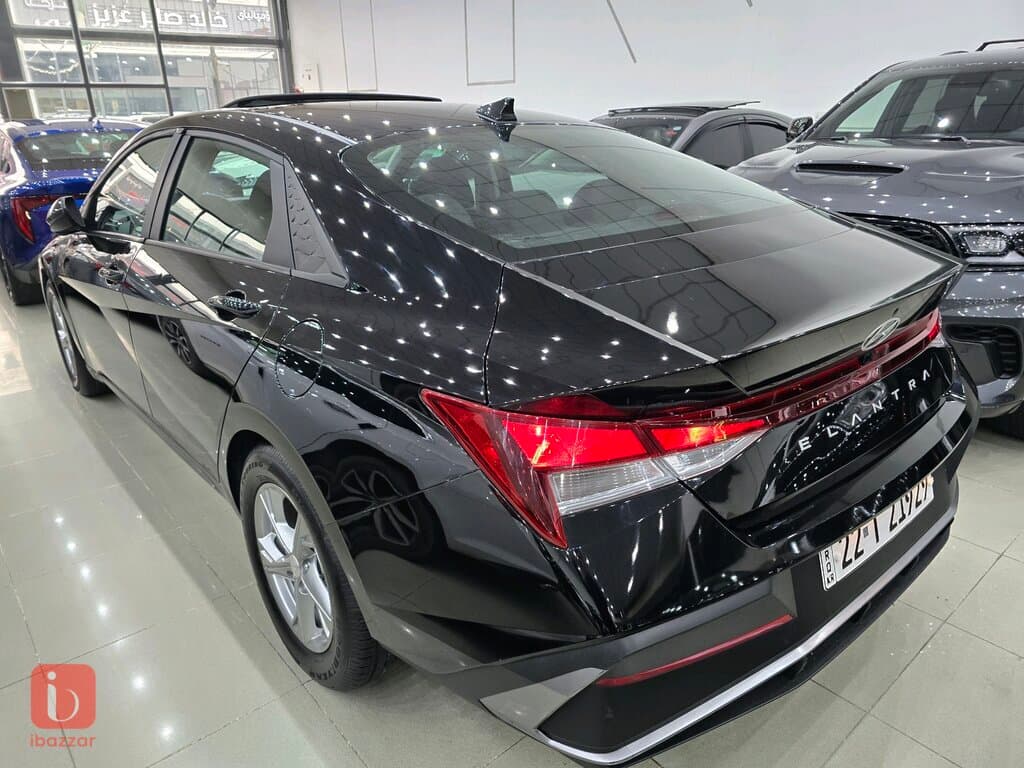 Hyundai Elantra 4