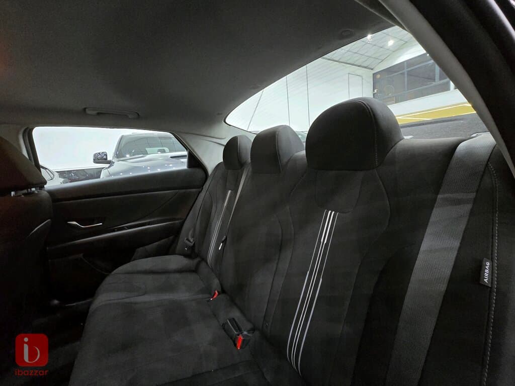 Hyundai Elantra 5