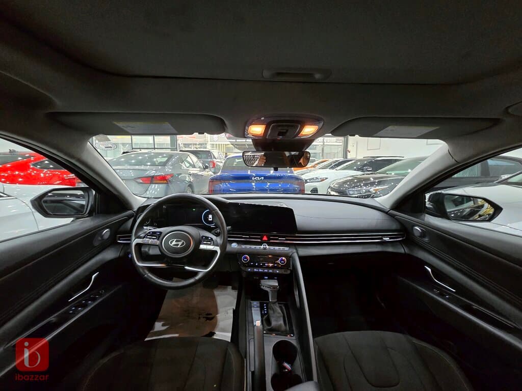 Hyundai Elantra 6