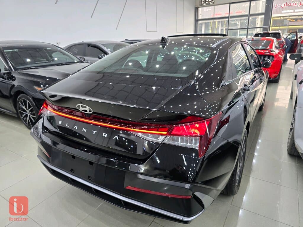 Hyundai Elantra 4