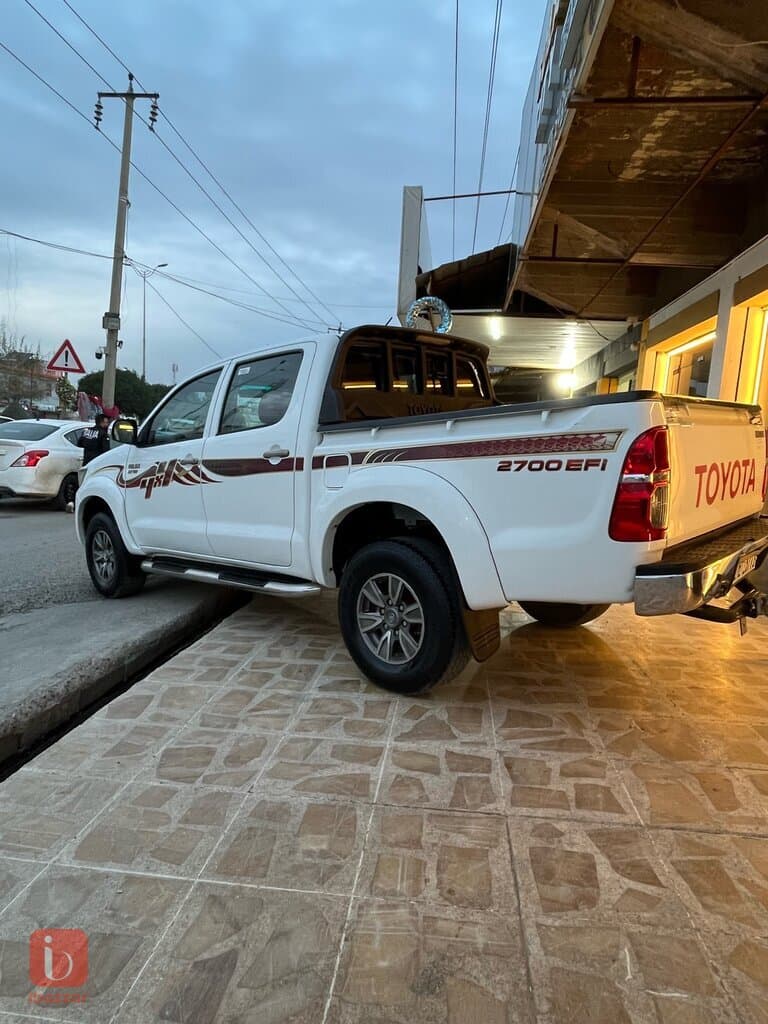 Toyota Hilux 2