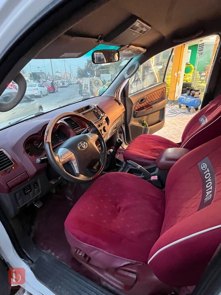 Toyota Hilux 5