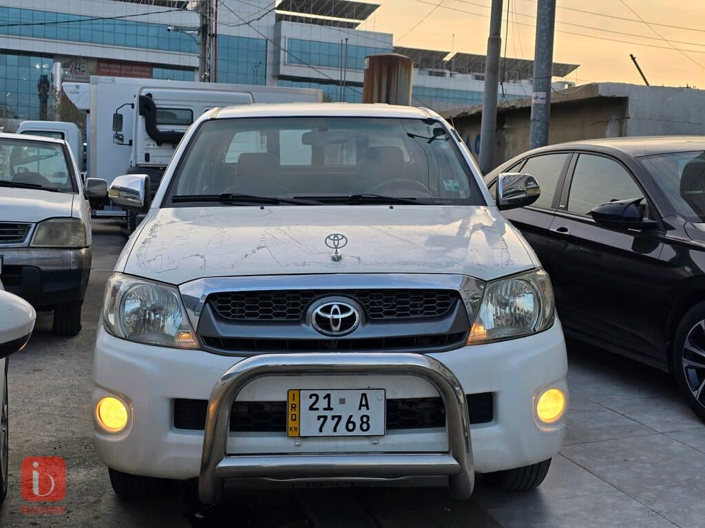 Toyota Hilux 2