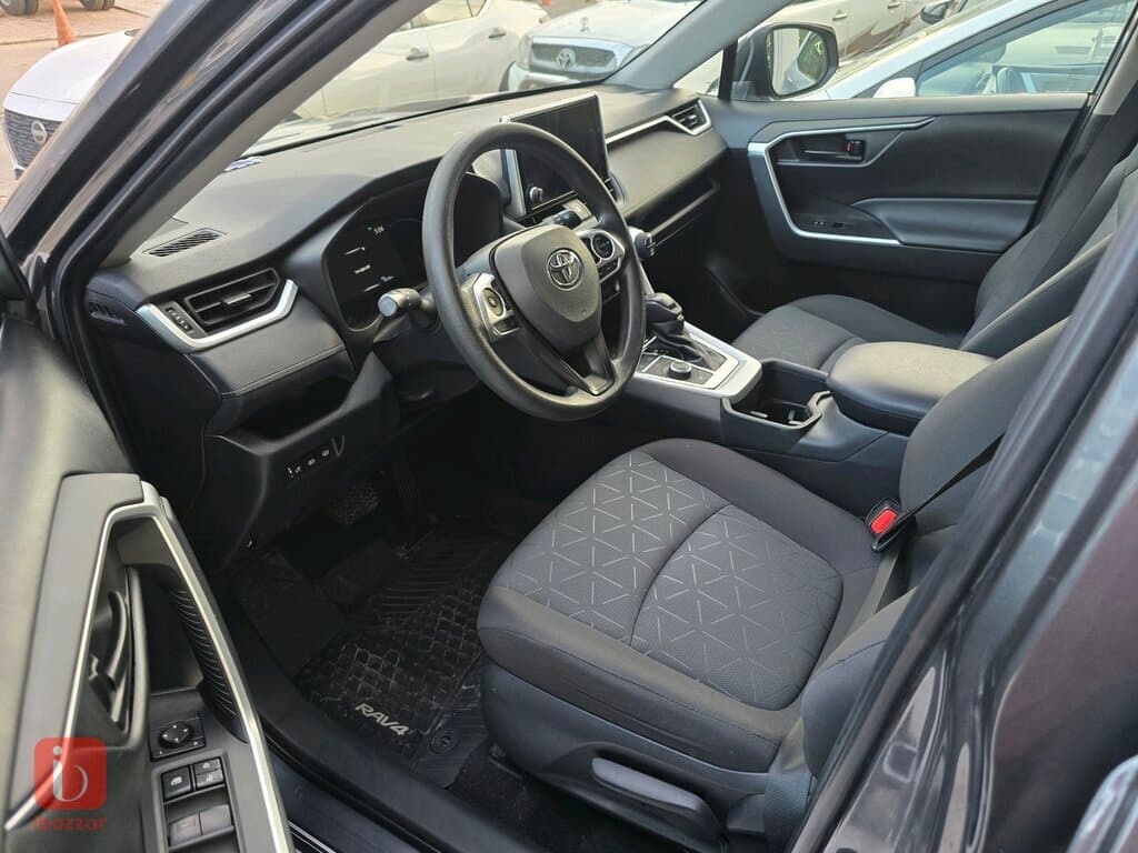 Toyota Rav 4 XLE Hybrid 12
