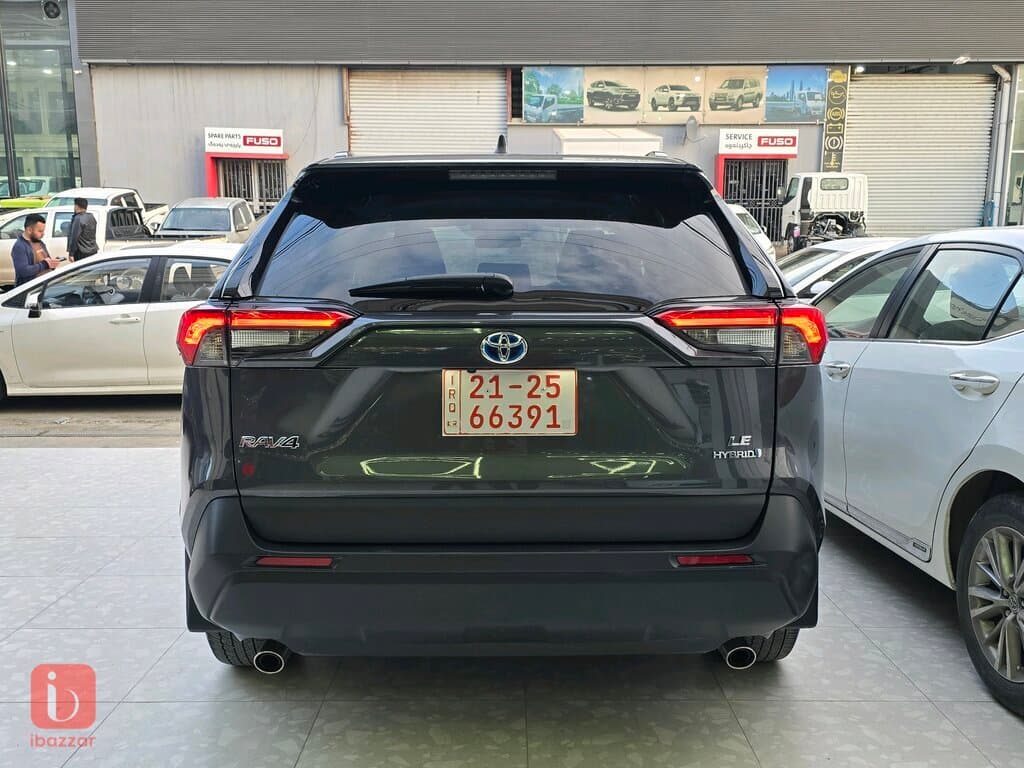 Toyota Rav 4 XLE Hybrid 5
