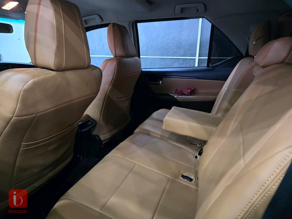 Toyota Fortuner 4