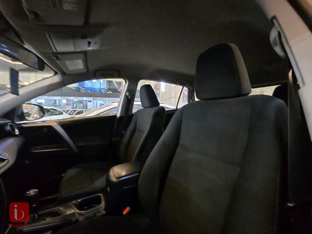 Toyota Rav 4 LE 6
