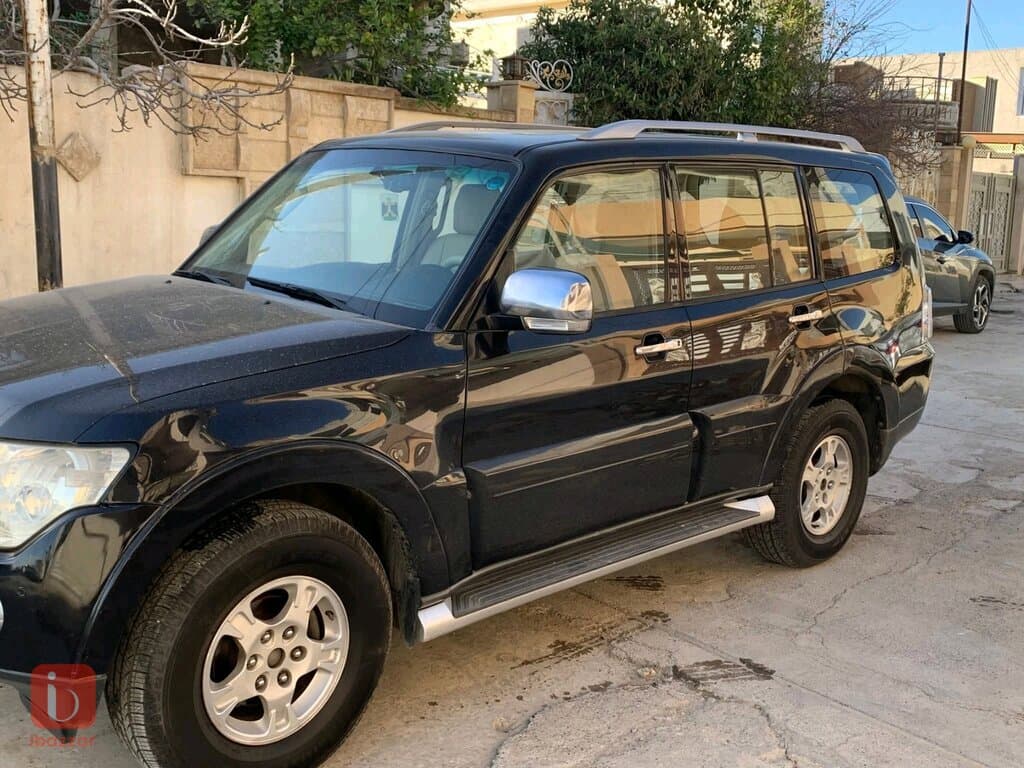 Mitsubishi Pajero GLS 4