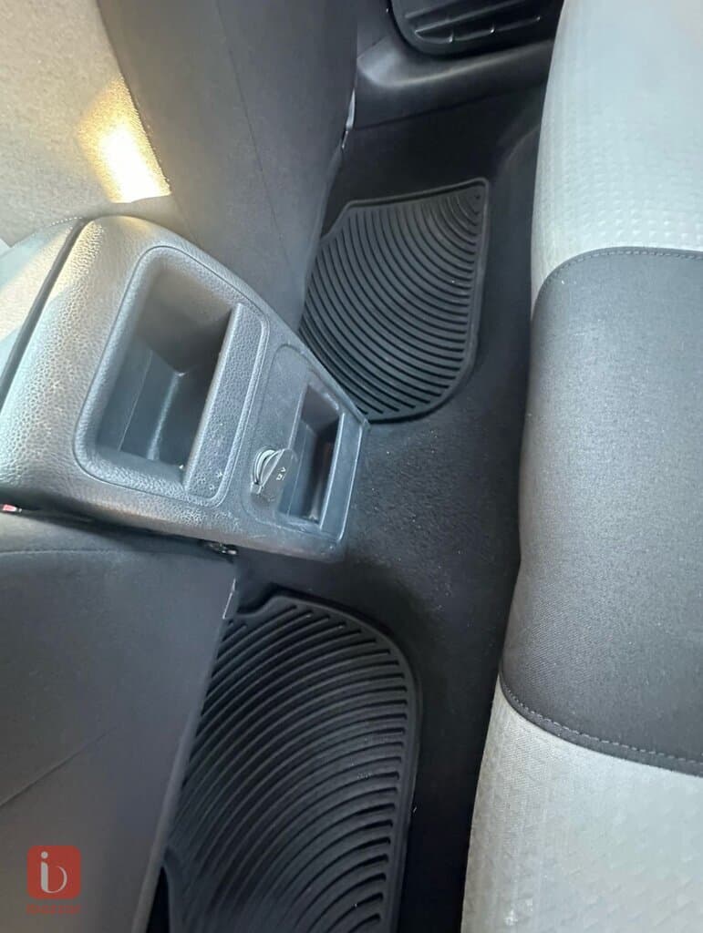 Volkswagen Jetta SE 11
