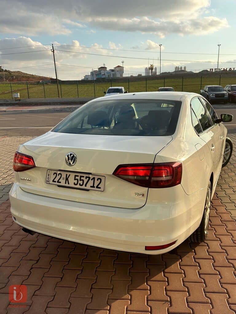 Volkswagen Jetta SE 2