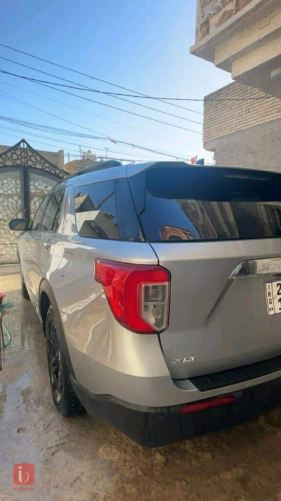 Ford Explorer XLT 4